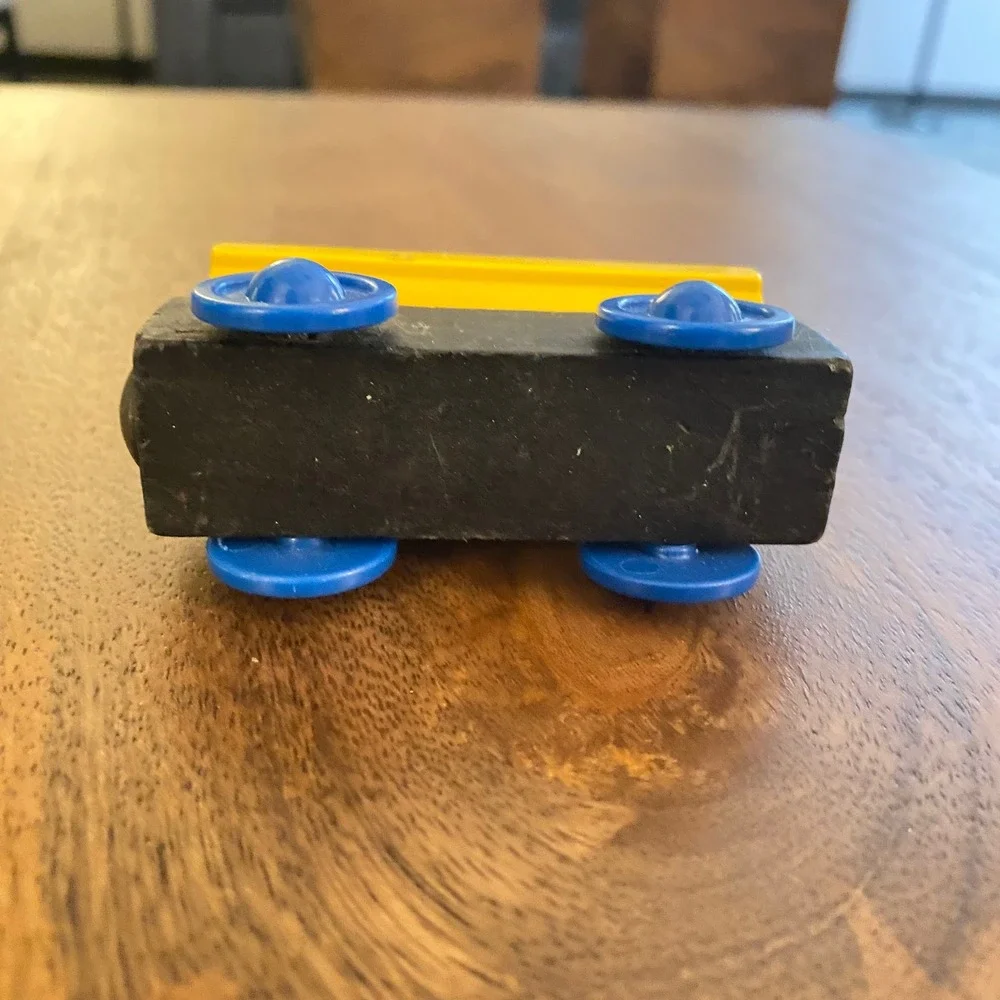 Wooden Log Car Toy Train Rolling Stock‎ Yellow Black Blue Magnetic Connector